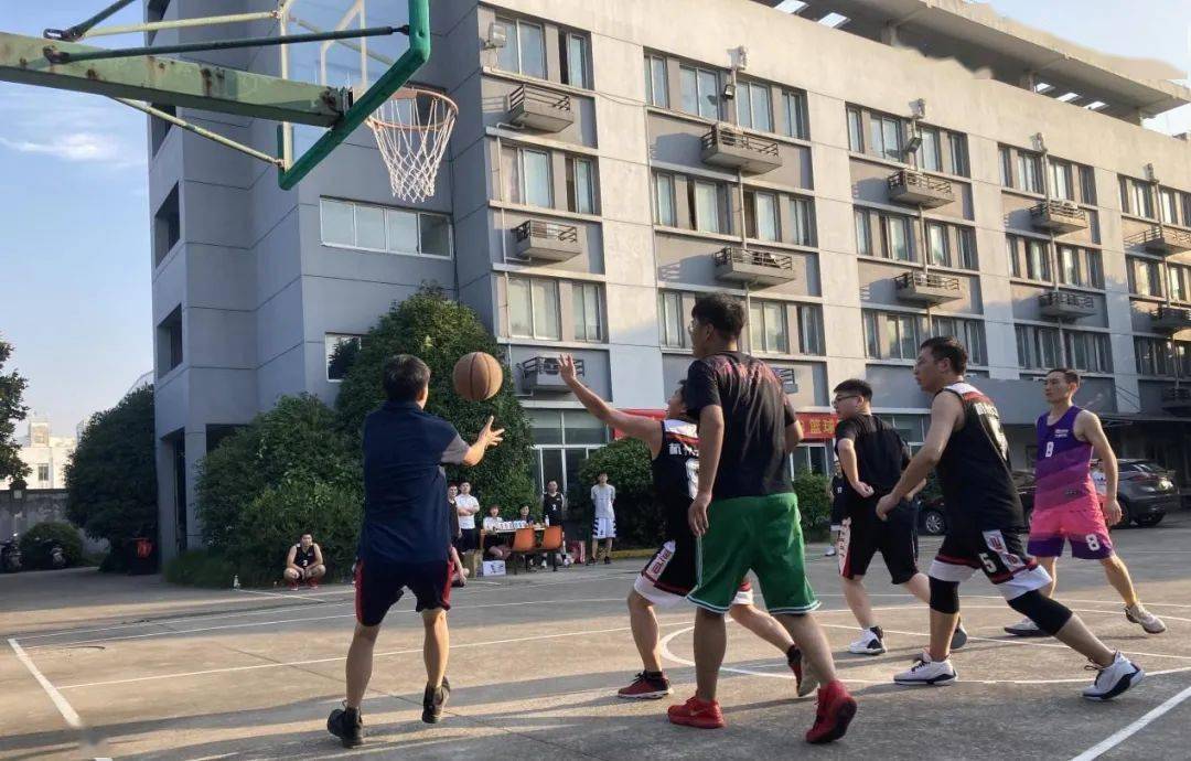 星空体育平台官网:杭州大明篮球场改制专一知足员工尽显企业体贴